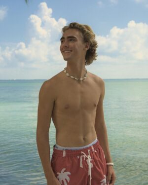 Vincent Michael Webb Instagram - Cancun life ~ 
Photos by @dreykenlawes 
Swimsuit @pullandbear 
*
#cancunphotographer #cancunlife #pullandbearcommunity #beachboy #blondemodel #teenactor #modelo #vincentcancun