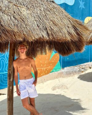 Vincent Michael Webb Instagram - CANCUN! Happy to be back! 
🇲🇽 
you can check out my Brand army link in my bio for more photos and videos. 👆 
🌊 
#cancunbeach #playamarlin #cancún #beachboy #blondeboy #teenactor #vivamexico #vamosalaplaya #vivalavida #vincentcancun