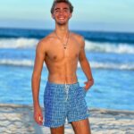 Vincent Michael Webb Instagram - @vincentwebb.official 🌊 ☀️ #beachin #beachboy #cancunbeach #cancunlife #brandarmy #teenactor #teenmodel #vincentcancun #vincentwebb Cancún México