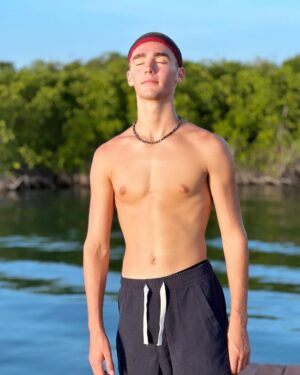 Vincent Michael Webb Instagram - Hanging lagoon side in Cancun 
#cancunlife #cancun #skullcap #teenactor #modelo #dockside #lagoon #mexico #vincentcancun