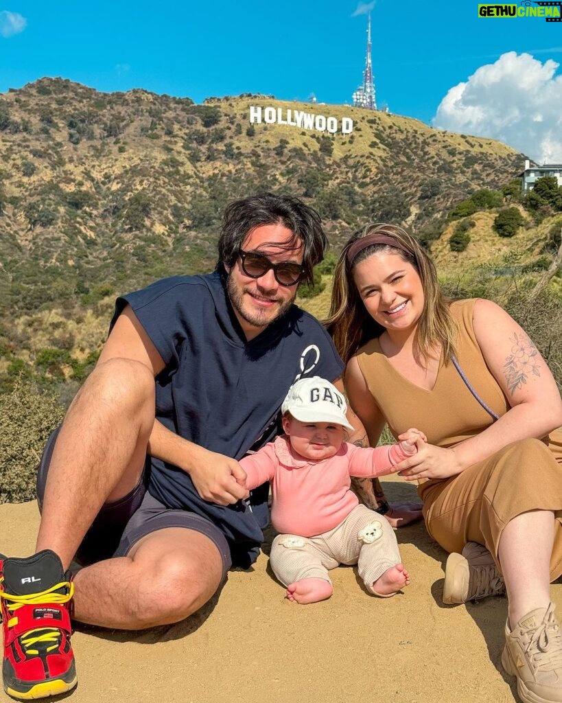 Vitória Moraes Instagram - Curtindo um parque e brincando na grama e na terra em Hollywood, vê se não é metida essa menina! Hollywood, California