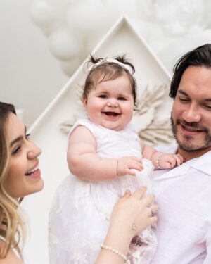 Vitória Moraes Instagram - Que dia especial 💜 Todos nós te amamos muito nossa pequena Lua! 

@by_dianamota / Decoração 
@fabiana_monteiro_fotografia / Fotografia
@mixbaloes / Balões 
@rabellocaique / Bolo e doces 
@ateliebyneidebarbosa / Lembrancinhas 
@welovemimos_personalizados / Personalizados de Luxo 
@lojabeatrizflores / Flores