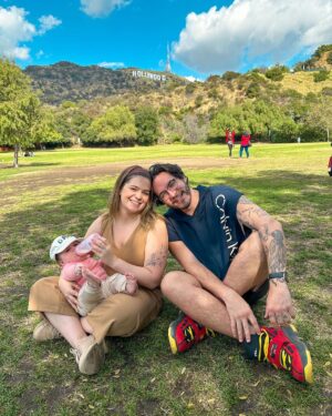 Vitória Moraes Instagram - Curtindo um parque e brincando na grama e na terra em Hollywood, vê se não é metida essa menina!