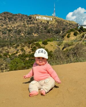 Vitória Moraes Instagram - Curtindo um parque e brincando na grama e na terra em Hollywood, vê se não é metida essa menina!