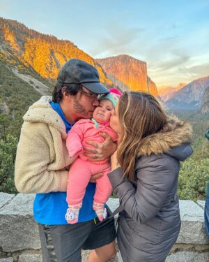 Vitória Moraes Instagram - O lugar mais lindo que eu já vi na minha vida! Um carrossel com um pouquinho dos nossos dias aqui no Yosemite Nacional Park! A última foto eu não aguento 🥹♥️
Nossas férias em família! Los Angeles, Yosemite e próxima parada: Las Vegas!