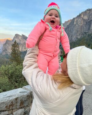 Vitória Moraes Instagram - O lugar mais lindo que eu já vi na minha vida! Um carrossel com um pouquinho dos nossos dias aqui no Yosemite Nacional Park! A última foto eu não aguento 🥹♥️
Nossas férias em família! Los Angeles, Yosemite e próxima parada: Las Vegas!