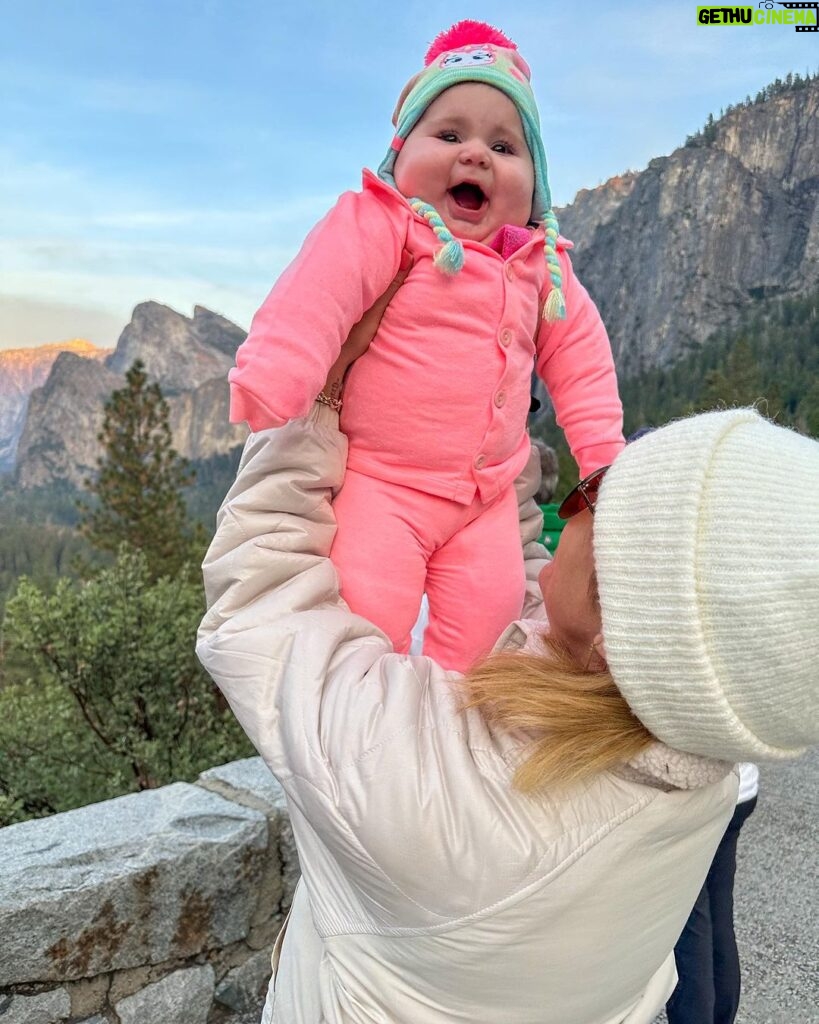 Vitória Moraes Instagram - O lugar mais lindo que eu já vi na minha vida! Um carrossel com um pouquinho dos nossos dias aqui no Yosemite Nacional Park! A última foto eu não aguento 🥹♥️ Nossas férias em família! Los Angeles, Yosemite e próxima parada: Las Vegas! Yosemite National Park