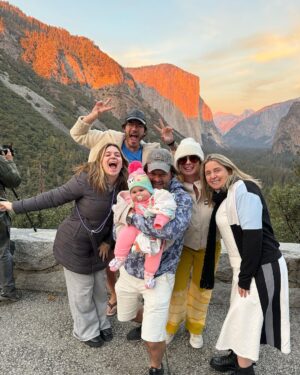 Vitória Moraes Instagram - O lugar mais lindo que eu já vi na minha vida! Um carrossel com um pouquinho dos nossos dias aqui no Yosemite Nacional Park! A última foto eu não aguento 🥹♥️
Nossas férias em família! Los Angeles, Yosemite e próxima parada: Las Vegas!