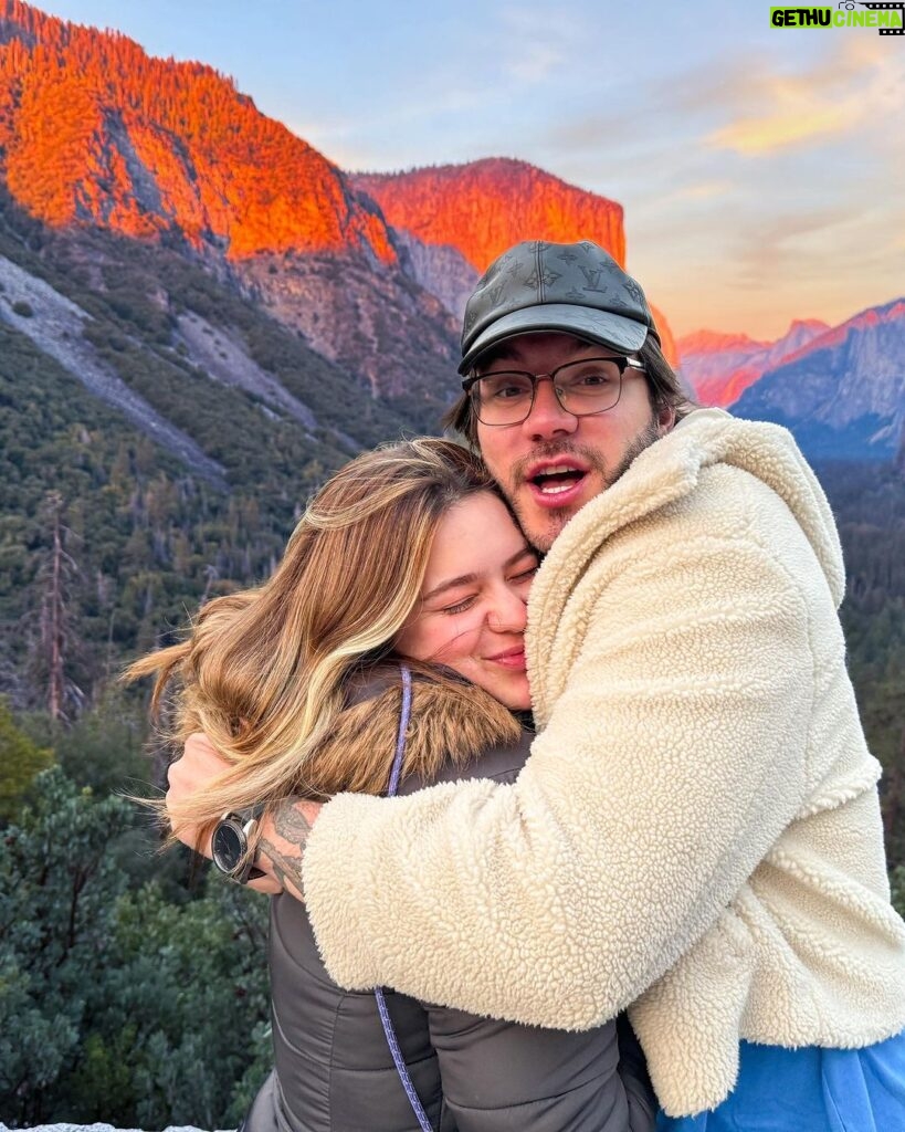 Vitória Moraes Instagram - O lugar mais lindo que eu já vi na minha vida! Um carrossel com um pouquinho dos nossos dias aqui no Yosemite Nacional Park! A última foto eu não aguento 🥹♥️ Nossas férias em família! Los Angeles, Yosemite e próxima parada: Las Vegas! Yosemite National Park