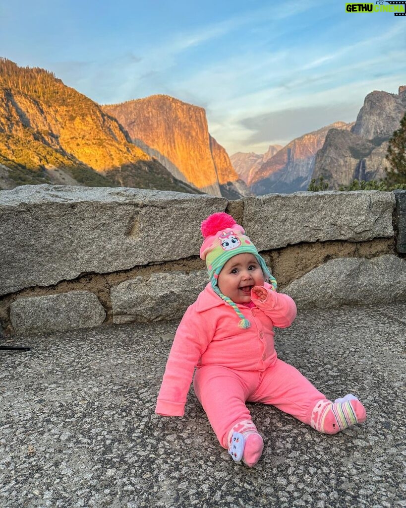 Vitória Moraes Instagram - O lugar mais lindo que eu já vi na minha vida! Um carrossel com um pouquinho dos nossos dias aqui no Yosemite Nacional Park! A última foto eu não aguento 🥹♥️ Nossas férias em família! Los Angeles, Yosemite e próxima parada: Las Vegas! Yosemite National Park