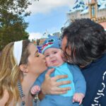 Vitória Moraes Instagram – Realizando um sonho, trazendo nossa princesa pela primeira vez na Disney! Obrigada meu Deus, por poder viver isso! 💜🏰