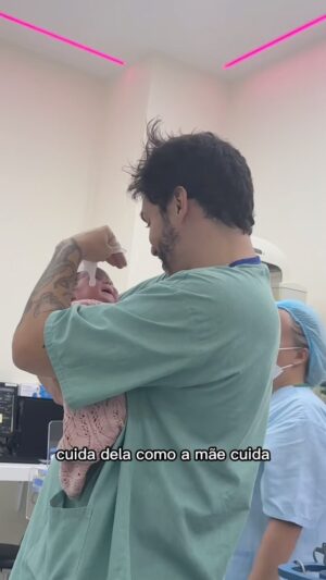 Vitória Moraes Instagram - Hoje é o aniversário da minha pessoa e decidi contar um pouquinho da nossa história pra vocês 💜🥹 Eu te amo muito meu amor, eu te admiro TANTO! A forma como leva a vida, como trata os outros a sua volta, como pensa, como trabalha e principalmente como é um paizão pra nossa filha! Que esse novo ano, novo ciclo seja repleto de saúde, histórias pra contar e muito amor! Porque é isso que você merece, só coisas boas! Te amo! 34 primaveras 💜 @eliezer