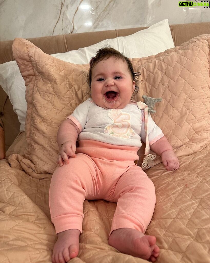 Vitória Moraes Instagram - 2 anos grávida e em um piscar de olhos ela já tem 5 meses