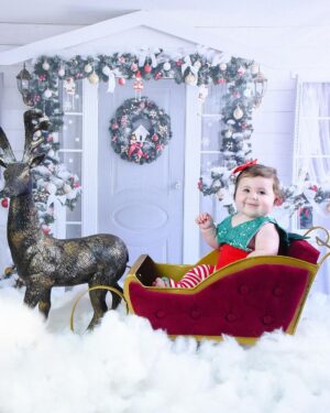 Vitória Moraes Instagram - 8 meses filha, eu não sei descrever o quanto você me faz feliz, o quanto você me mudou, o quanto você me completa, me enche, me transborda, o amor que sinto por você é inexplicável, é algo tão forte que eu não consigo mesmo explicar! Eu sempre estarei aqui, em cada fase da sua vida, você pra sempre será minha melhor amiga! O ensaio de acompanhamento desse mês foi com o tema de Natal e teve até dois dentinhos aparecendo ♥️

📸: @studio5clicks.kids