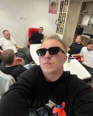 Vitaliy Gostyukhin Instagram - Обсудили АКТГК!!! Готовимся выпускать !