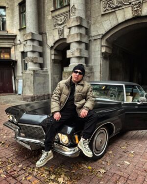 Vitaliy Gostyukhin Instagram - Новый трек, новый клип, старый стиль