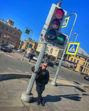 Vitaliy Gostyukhin Instagram - Видали такое ? Хорошая погода в Питере 😃