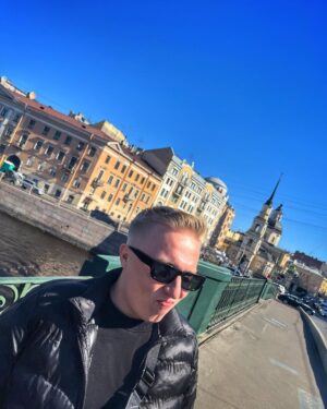 Vitaliy Gostyukhin Instagram - Видали такое ? Хорошая погода в Питере 😃
