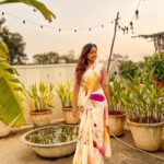 Vithika Sheru Instagram - Nothing feels as perfect as a saree from my fav @bhargavikunam ❤️🧿🥰 PC - @mahathalli thanks ra jaanuuu ❤️