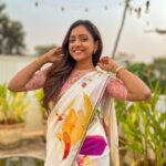 Vithika Sheru Instagram - Nothing feels as perfect as a saree from my fav @bhargavikunam ❤️🧿🥰 PC - @mahathalli thanks ra jaanuuu ❤️