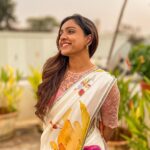 Vithika Sheru Instagram - Nothing feels as perfect as a saree from my fav @bhargavikunam ❤️🧿🥰 PC - @mahathalli thanks ra jaanuuu ❤️