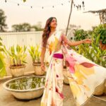 Vithika Sheru Instagram - Nothing feels as perfect as a saree from my fav @bhargavikunam ❤️🧿🥰 PC - @mahathalli thanks ra jaanuuu ❤️