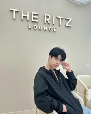 Vittawin Panichtamrong Instagram - ก่อนขึ้นงานใหญ่ ไว้ใจ THERITZ ClINIC 

#หล่อให้สุดที่เดอะริทซ์คลินิก #สวยให้สุดที่เดอะริทซ์คลินิก  #หมอริทTHERITZ #THERITZCLINIC  หล่อ#THERITZSiamFlagship