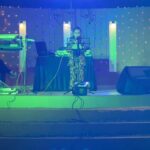 Vriddhi Vishal Instagram - Konji pesida venaa ❤️❤️❤️🎤🕺 #newyear #onstage #karoke #vriddhivishal