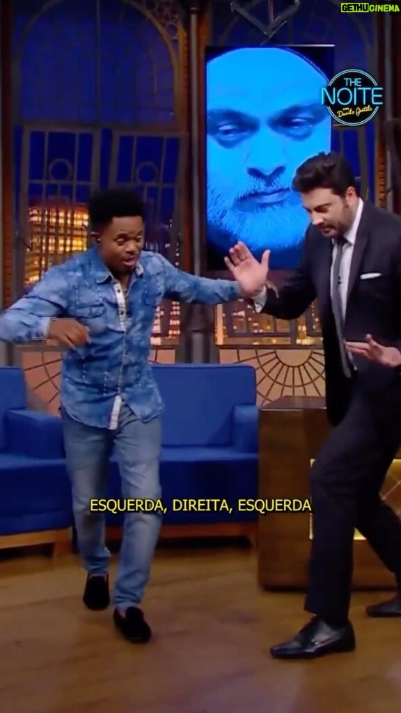 Walter Jones Instagram - Power Ranger ensina Danilo a dançar 😄😄 #thenoite #thenoitecomdanilogentili #danilogentili #sbt #powerranger