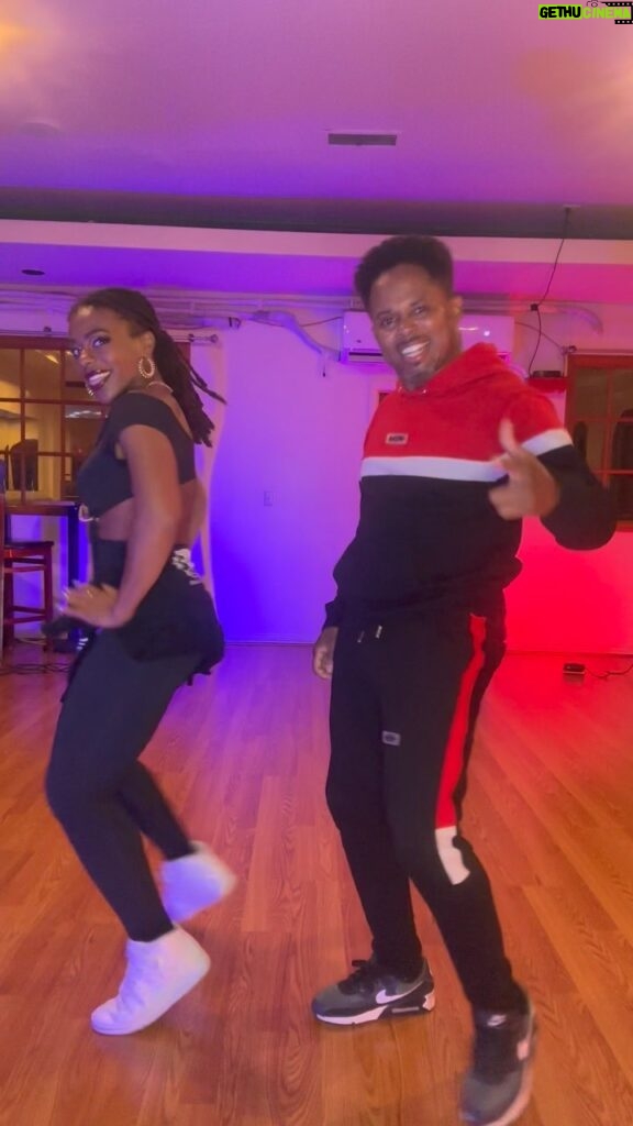 Walter Jones Instagram - I just wanna “Dance” Tre Emanuel. Jade Opal was helping put the choreography together!! Download my song now on all Platforms! Show me what you got🎵🎶💃🏿🕺🏾 @tre.emanuel.music @msjadeopal #walterejones #walteremanueljones #dancechallenge #blackranger #black