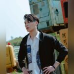 Wayne Song Instagram – 今晚EP5有一場戲我很期待、很精彩，還有神秘嘉賓驚喜客串，晚上7:00見。

魔鬼要來囉。😈

 @kiseki_dear.to.me #張騰 #奇蹟降臨