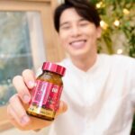 Wayne Song Instagram - Chocola BB極緻膠原錠，我的生活必需品！ 忙碌的工作與學業交織在一起的生活，常常恨不得自己每天能多睡幾個小時，在舞台上或鏡頭前，又總是需要維持高度專注的狀態，久而久之，就覺得自己好憔悴，膠原蛋白都不見了。 想要補充膠原蛋白，該怎麼辦呢？ 全新7+2配方的Chocola BB極緻膠原錠，不僅有好吸收的小分子膠原蛋白、B群和維生素C之外，還新添加了乳酸菌和鐵，沒有任何特殊氣味，小顆好入口又方便攜帶，就像我的夥伴一樣，每天都陪著我工作、上學和生活。 Chocola BB極緻膠原錠，是我補充膠原蛋白的最佳幫手！ #ChocolaBB #ChocolaBBCollagen #ChocolaBBCollagenPremium #ChocolaBB極緻膠原錠