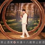 Wayne Song Instagram - 新年快樂！新的一年，一起在「麥卡倫雪莉印象風味特展」迎接美好時光！ 還沒走進展場，在忠孝東路上就被漂亮的燈光和戶外車給吸住了目光。這次的活動除了有沉浸式體驗外，還可以喝到全台厲害酒吧的調酒，非常適合跟朋友週末小聚！ 這次麥卡倫邀請到橫跨北中南知名酒吧調酒師，帶來源自台灣各地與眾不同的麥卡倫品酩風味，不用跑到台南、高雄就能品嚐到厲害的調酒，非常難得！ 12/29-12/31 @barmood_taipei 1/5-1/7 @barhome1201 1/12-1/14 @voiceover158 1/19-1/21 @frenchie.tw 此外，展場的佈置有著與春池玻璃打造絕美玻璃沙灘，融合沉浸式投影藝術，立體詮釋「永續」和「自然共生」的發展願景。喜歡欣賞藝術創作的朋友，也能在展場裡欣賞到當代攝影師人Erik Madigan Heck的攝影作品與記錄影像，對我這種攝影控來說非常滿足與享受。 「麥卡倫雪莉印象風味特展」是一場將自然、永續及工藝結合首度跨界合作的全新餐食饗宴，那天我帶著微醺與滿足的笑容踏出展場，也希望大家能跟我一樣，在這裡和朋友好好聊個天、替彼此許下新年新願望！ 快和我一起體驗：http://s.accupass.com/qglyFc @themacallan_taiwan #麥卡倫 #麥卡倫雪莉印象風味特展 #雪莉王者臻峰造極 #追求卓越與自然共生 #TheMacallan #TheMacallanTW