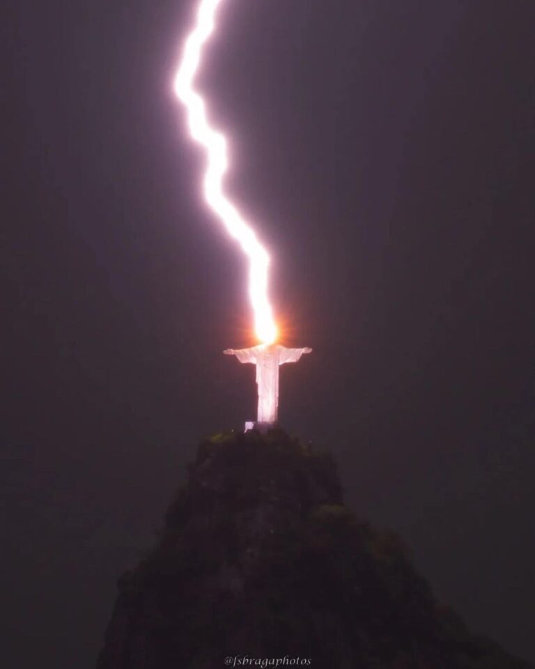Will Smith Instagram - WHOA! Lightning struck O Cristo!! (Christ the Redeemer statue in Rio) Okay… I get it… I’ma straighten up! 😳 📷 @fsbragaphotos
