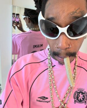 Wiz Khalifa Instagram - Ur phones actually a mirror