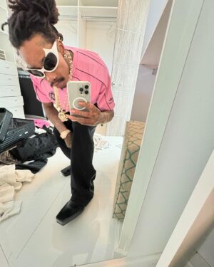 Wiz Khalifa Instagram - Ur phones actually a mirror
