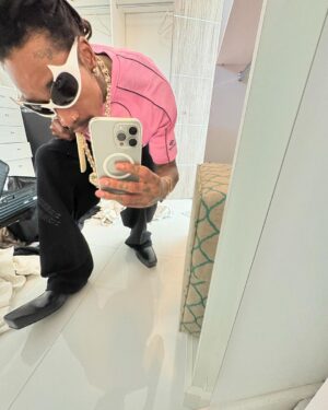 Wiz Khalifa Instagram - Ur phones actually a mirror