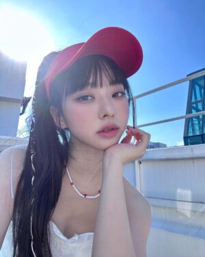 Wong Ka-Hei Instagram - 날씨는 춥지만 사진은 따뜻하게⛱️