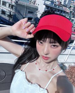 Wong Ka-Hei Instagram - 날씨는 춥지만 사진은 따뜻하게⛱️