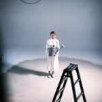 Yûka Eda Instagram - 4年ぶりにステージで見た姿は本当に尊くて、生きててくれてありがとうと思った。これまで過ごした時間がずっと走馬灯みたいに巡って、深夜のタクシー、会議室、ファミレス、映画館、数えきれないぐらいいろいろ話して、ただそこにいるだけで自分が生きることをやめないでいる理由のひとつになってたね。幸せになってと本気で願ってる、でもやっぱ悪いけどこれからも苦しんでボロボロになりながらも作りつづけてよって思った