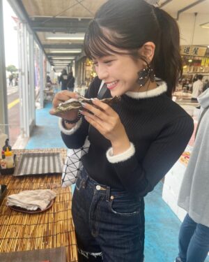 Yūka Murayama Instagram - 出会いあれば別れあり！
 #帰省 
 #ららミュウ 
 #生牡蠣