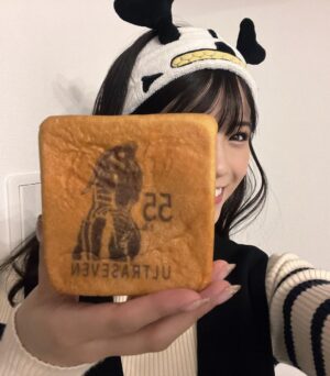 Yūka Murayama Instagram - 下北沢ウルトラタウンフェスの
パン屋さんで
ウルトラセブン55周年のパンゲット🍞
美味しすぎたよ～🤤
 #ウルトラセブン 
 #ウルトラタウンフェス