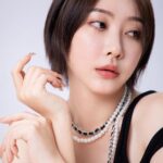 Yao Mi Instagram - 🖤🤍 這段話讓我內心無比寧靜 分享給大家 當自己能量越來越高時 開始真正理解每一個人沒有好壞、沒有對錯 只是處在不同的能量頻率 呈現出不同的狀態，做了不同的選擇。 言慢者貴，性柔者富，德厚者旺。 請允許自己做自己，也允許別人做別人，會活的更灑脫。 #願我們都活的灑脫 #2023yaomi 浙江橫店影視城