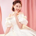 Yao Mi Instagram - 恭喜從心滿一歲囉🥰🙌🏻 @lesourire.dental 生日快樂💕 很開心也很感恩 能擔任從心週年的微笑大使 非常感謝從心美學牙醫的專業技術專，做完 #客製化微笑曲線 自然的貼片，讓我的笑容更自信燦爛，隨性大笑都能抓拍出片🥹 蜜粉們 一同參加從心 8 月生日月的活動 @lesourire.dental 現場有許多美學專案活動和驚喜！ 無論男女，我們都該擁有一口健康的牙齒👍🏻 趕緊私訊「從心美學牙醫診所」報名參加。 預約說是姚蜜的蜜粉有另外的㊙️🥰 週年慶活動流程說明： 8/1—8/31 即可參加『從心生日月活動』 📍預約諮詢，現場報到 📍參加現場「拍照及生日月」活動 📍拍攝X光片後專案管理師初步了解狀況 📍醫師親自1對1諮詢，即刻使用專案活動項目 📍確認療程後，預約後續治療預約 指定8/1-8/5預約，更可享VIP專屬活動資格！ 現場有限量生日驚喜！等蜜粉來挖寶！ 最後我們一起祝福「從心牙醫診所」生日快樂🎂 從心牙醫預約Line：@ lesourire #2023Yaomi
