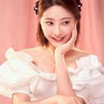 Yao Mi Instagram - 恭喜從心滿一歲囉🥰🙌🏻 @lesourire.dental 生日快樂💕 很開心也很感恩 能擔任從心週年的微笑大使 非常感謝從心美學牙醫的專業技術專，做完 #客製化微笑曲線 自然的貼片，讓我的笑容更自信燦爛，隨性大笑都能抓拍出片🥹 蜜粉們 一同參加從心 8 月生日月的活動 @lesourire.dental 現場有許多美學專案活動和驚喜！ 無論男女，我們都該擁有一口健康的牙齒👍🏻 趕緊私訊「從心美學牙醫診所」報名參加。 預約說是姚蜜的蜜粉有另外的㊙️🥰 週年慶活動流程說明： 8/1—8/31 即可參加『從心生日月活動』 📍預約諮詢，現場報到 📍參加現場「拍照及生日月」活動 📍拍攝X光片後專案管理師初步了解狀況 📍醫師親自1對1諮詢，即刻使用專案活動項目 📍確認療程後，預約後續治療預約 指定8/1-8/5預約，更可享VIP專屬活動資格！ 現場有限量生日驚喜！等蜜粉來挖寶！ 最後我們一起祝福「從心牙醫診所」生日快樂🎂 從心牙醫預約Line：@ lesourire #2023Yaomi