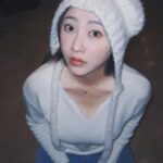 Yao Mi Instagram - 我期待的是雪還有你在的冬天❄️ 聽說一起看初雪的人 會一直一直在一起🥹 但我們住在北京的台北幫 直接破壞這浪漫氣氛啦😶‍🌫️ #請看最後一則影片 #親切感就是這麼直白 迎接完雪花 接下來是聖誕·元旦·新年 還有更好的我們🤍 #2023Yaomi #初雪 北京市 （Beijing, China）
