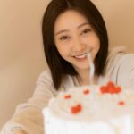 Yao Mi Instagram - 雖然這句話很老土 但我覺得這幾樣元素真的很重要 願我們都 發財 被愛 好運常在 ♥️😋😛😝😜🤪😍🥰😘 📷 @liveforlive #2022Yaomi 浙江橫店影視城