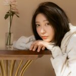 Yao Mi Instagram - 雖然這句話很老土 但我覺得這幾樣元素真的很重要 願我們都 發財 被愛 好運常在 ♥️😋😛😝😜🤪😍🥰😘 📷 @liveforlive #2022Yaomi 浙江橫店影視城