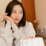 Yao Mi Instagram - 雖然這句話很老土 但我覺得這幾樣元素真的很重要 願我們都 發財 被愛 好運常在 ♥️😋😛😝😜🤪😍🥰😘 📷 @liveforlive #2022Yaomi 浙江橫店影視城