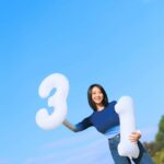 Yao Mi Instagram - 31歲·你好 翻轉人生 由自己來主導 我是一個很喜歡儀式感的人 過去生日總會以各種形式熱鬧慶祝 今年我選擇平靜平淡的心 迎接我的這一天 年齡不設限 維持最好的狀態 擁有愛人與被愛的能力 疫情這幾年讓我心境又成長許多 一切都很感恩也很知足 面對事情轉為從容淡定 奔波依舊 💙 感恩依舊 📷 @liveforlive #2022Yaomi 浙江橫店影視城
